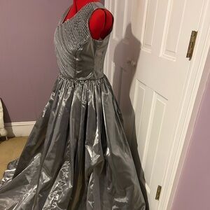 LADIES FLOOR-LENGTH BALL GOWN